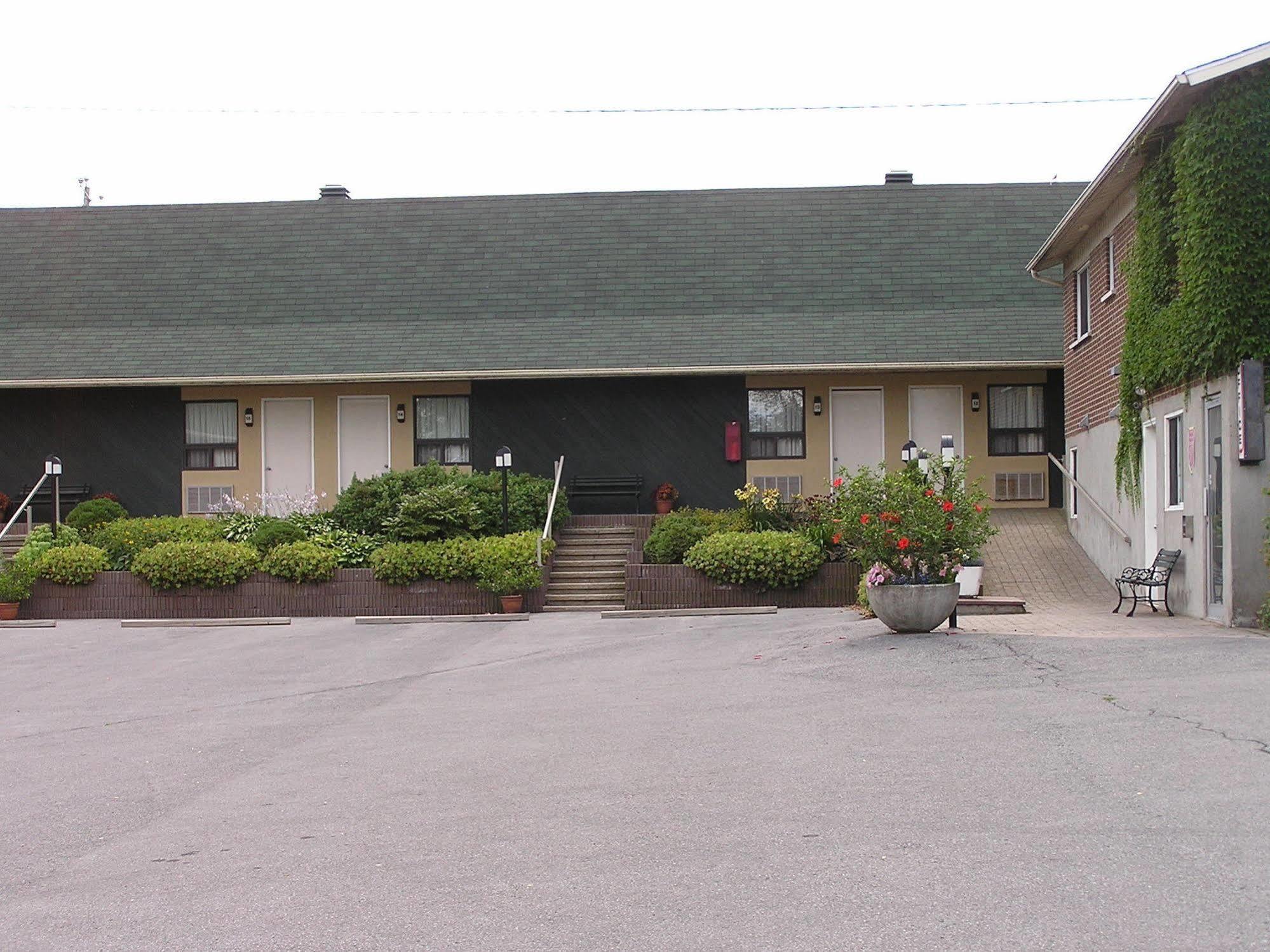 Oasis St-louis 2*